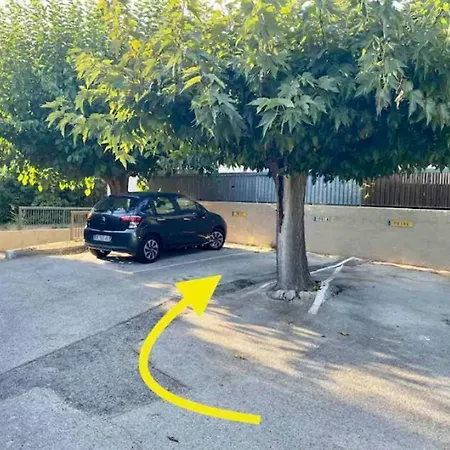 Beau T3 Calme Et Idealement Situe A דירה *